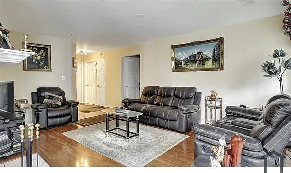4406 Silverbrook Ln #J201 — Photo 3