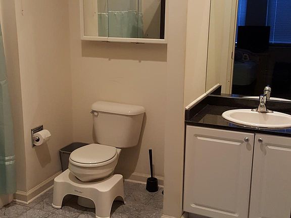 2nd image of 1001-13 Chestnut St #802W