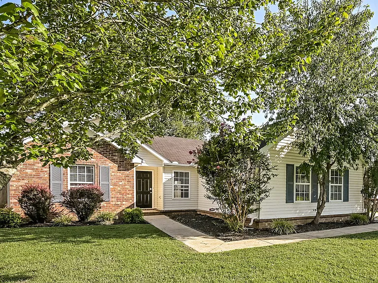 1147 Melvin Dr — Photo 3