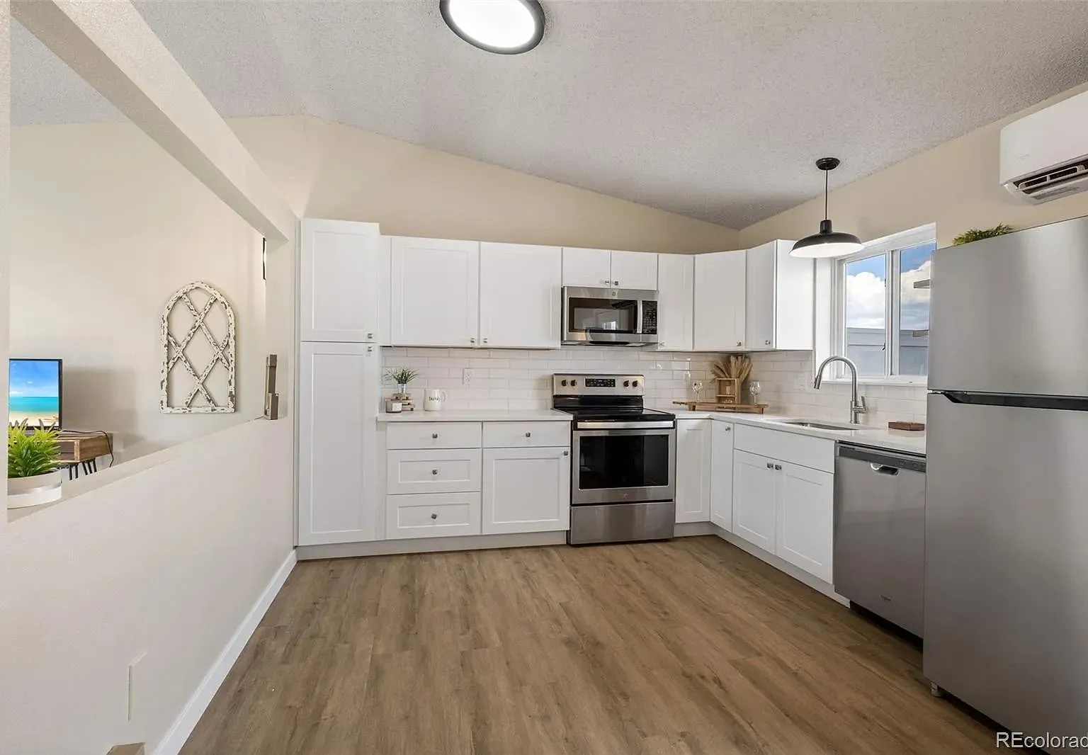 4 bed, 1740 sqft, $2,950 — Photo 2