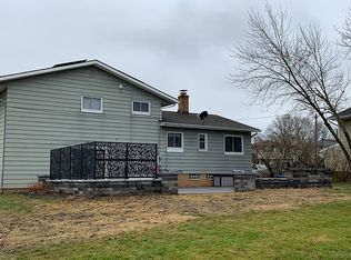 555 Long Ridge Dr, Seven Hills, OH 44131
