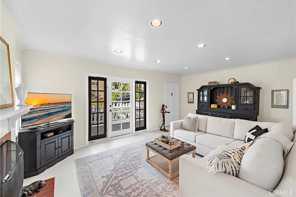 2 bed, 904 sqft, $5,500 — Photo 3
