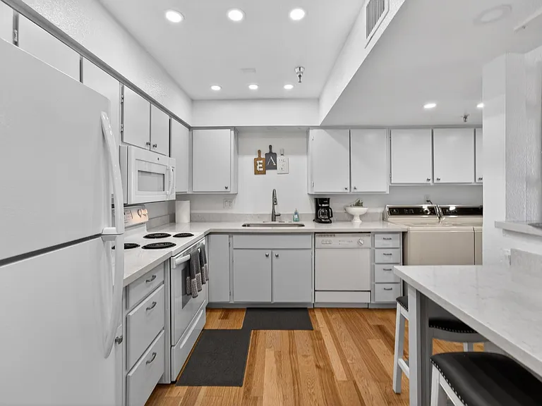 425 S Parkcrest #334 — Photo 9