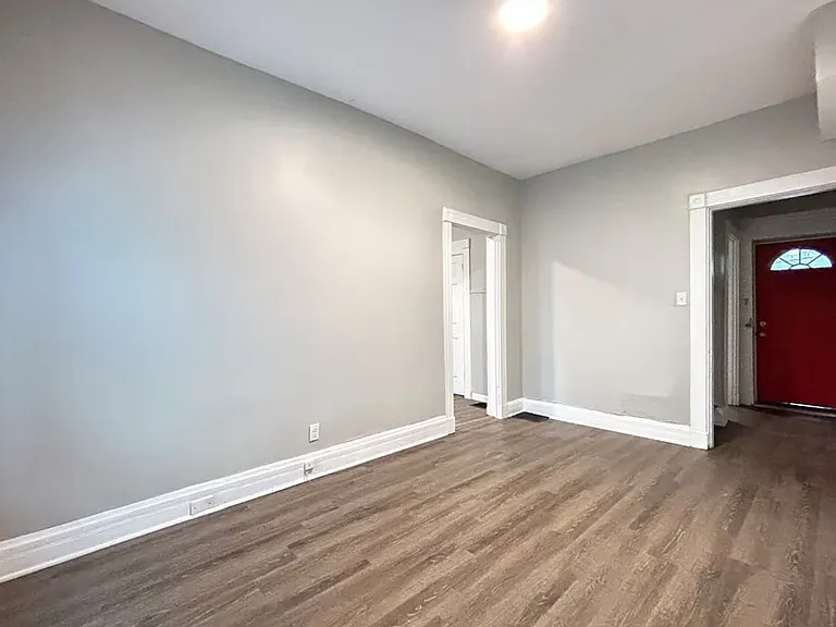 3131 Harvard Ave — Photo 3
