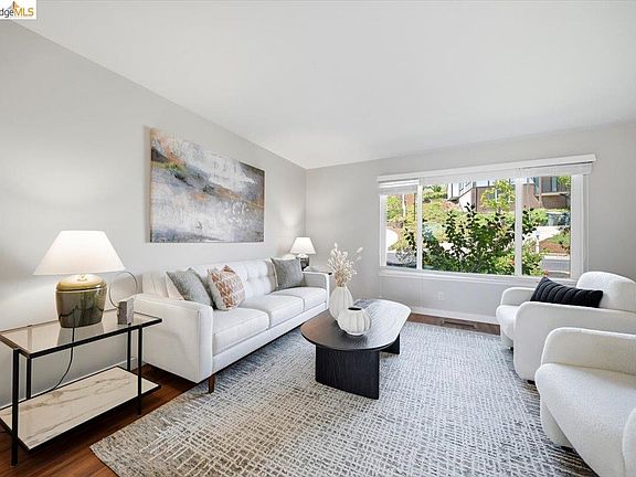 5th image of 733 Daffodil Way