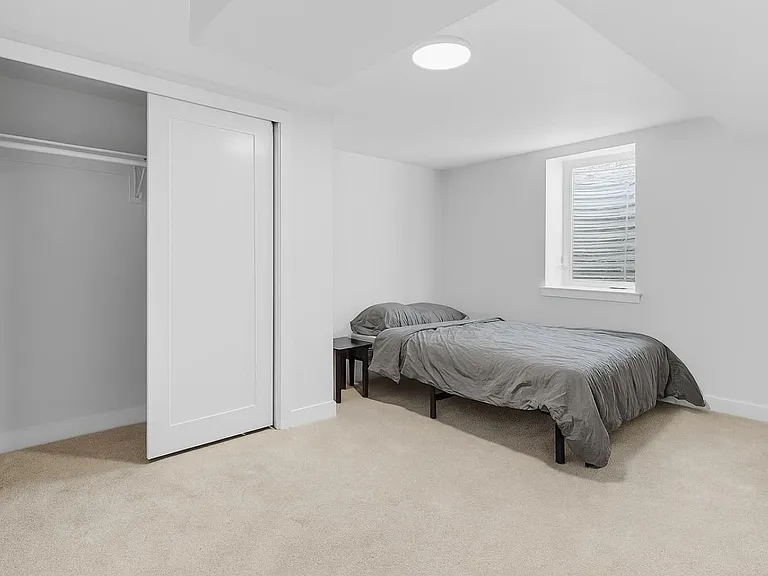 Emerald St — Photo 1