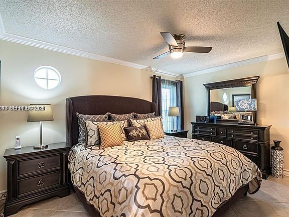 4th image of 221 Waterside Dr #221
