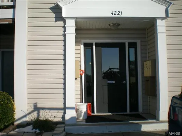 4221 Heritage Woods Dr APT A, Saint Louis, MO 63129