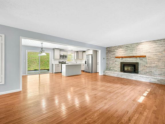 5th image of 1726 Harrison Ridge Rd