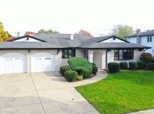 113 S Knollwood Dr, Schaumburg, IL 60193