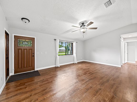 4th image of 184 Meadow Ave SE