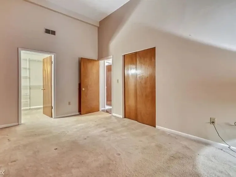 409 La Grange Ave #112 — Photo 10