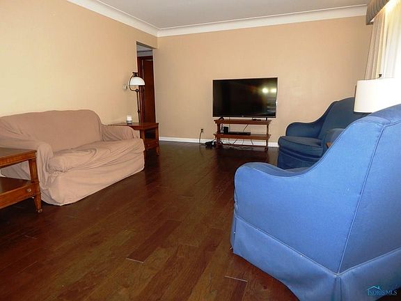 4th image of 110 Landwehr Ave