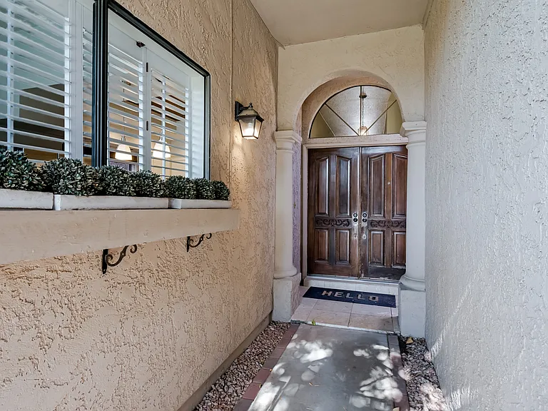 6611 N 79th Pl — Photo 2