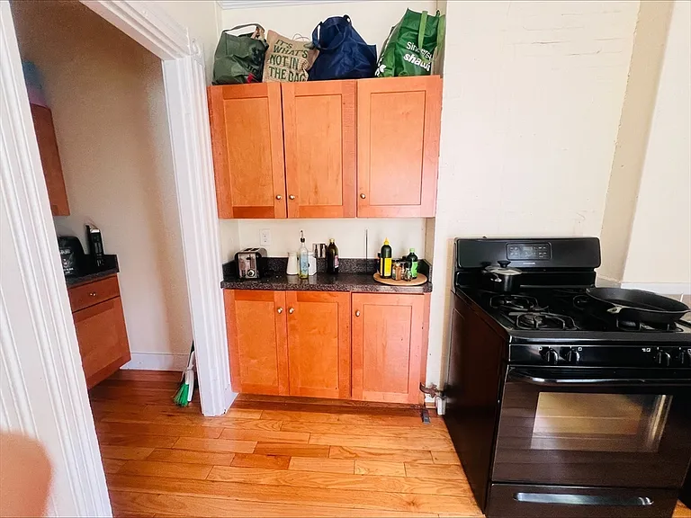 181 Erie St #5 — Photo 6