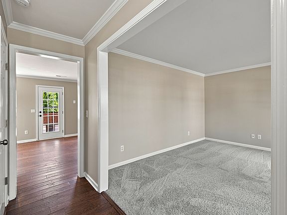 5th image of 2240 Hayward Ln