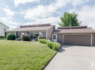 1054 E 12th St, Holland, MI 49423