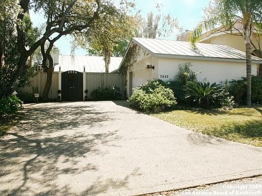 1st image of 2622 COUNTRY SQ