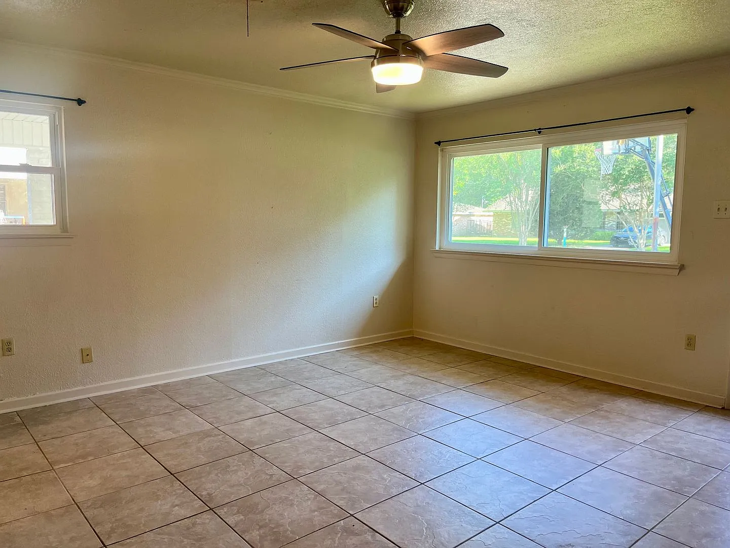 3 Bed/2 Bath Broadmoor home with Bonus Room — Photo 4