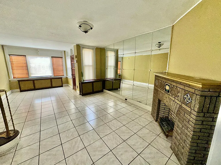 5427 Akron St — Photo 5