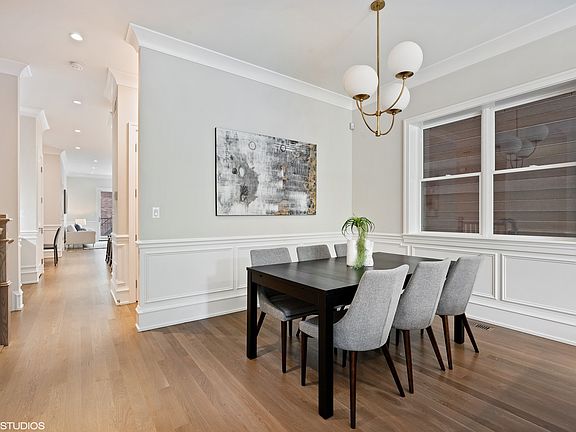 5th image of 1036 W Altgeld St #1