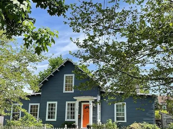 38 Mary St, Bordentown, NJ 08505
