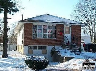 2874 Hempstead Ln, Wantagh, NY 11793