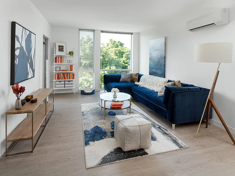 1 Bed / 1 Bath - 623 SF - Living Room