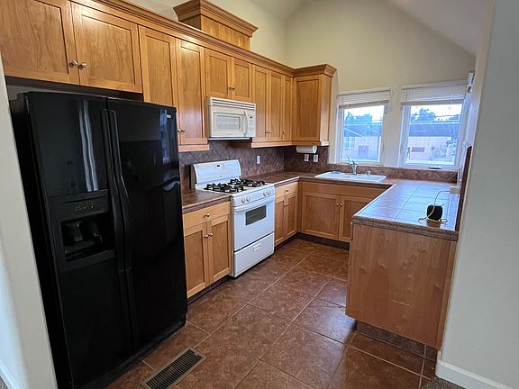 2nd image of 603 W Myrtle Ave