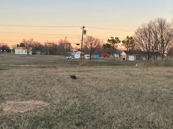903 E A St, Watonga, OK 73772