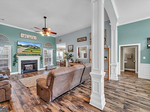 4th image of 300 Post Oak Way