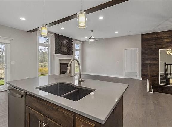 3rd image of 6714 Larson Ave