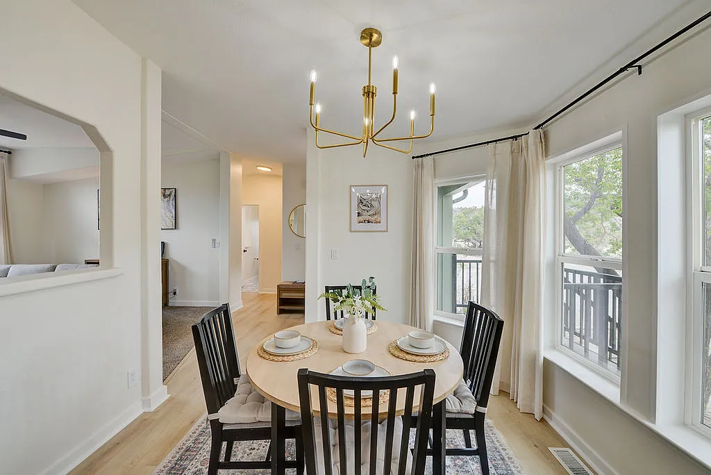 3 bed, 1456 sqft, $3,200 — Photo 4
