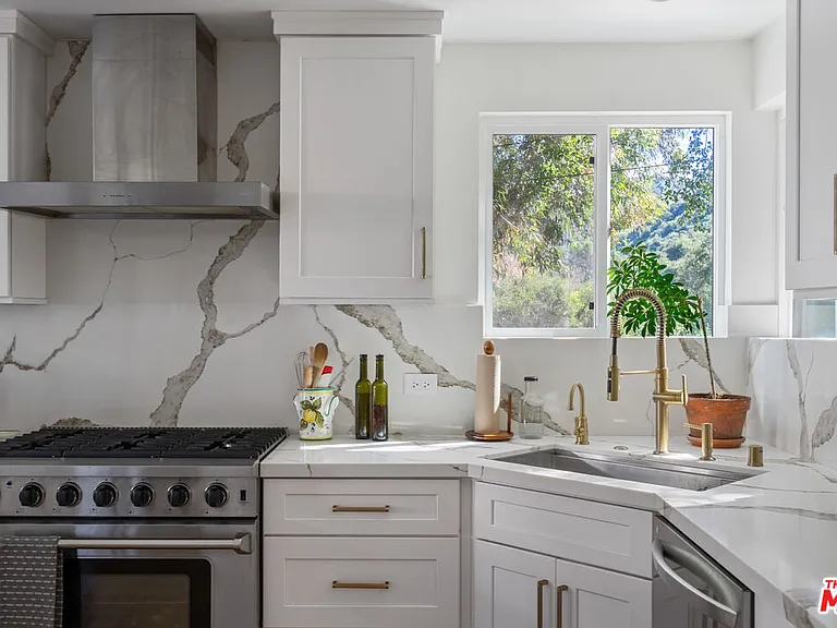 20402 Paradise Ln — Photo 13