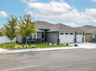 10305 W 17th Pl, Kennewick, WA 99338