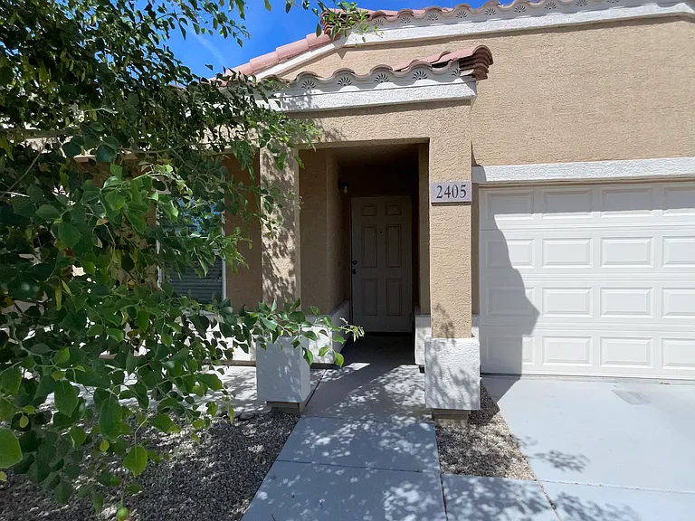 2405 Village Dr — Photo 3