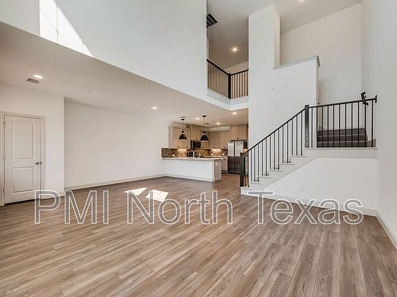 3rd image of 3648 Wellesley Ave