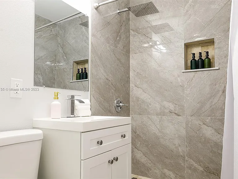 2761 SW 33rd Ave #1 — Photo 31
