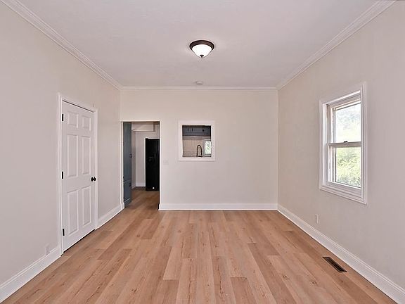 5th image of 416 S Elm Ave