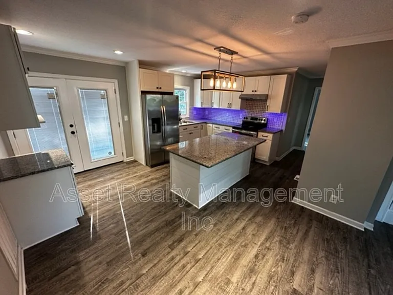 2208 Sanderson Rd — Photo 5