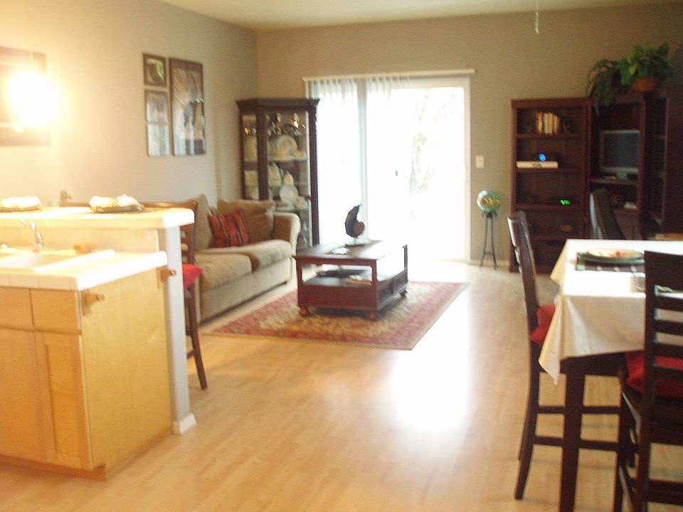 52004 livingroom