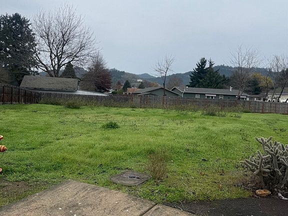 4th image of 480 SE Woody Ct