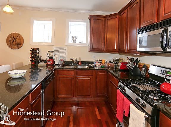 2nd image of 4325 N Ashland Ave #_garden