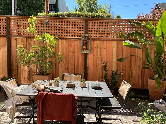 Here you can see half of the private patio, a great place too have your coffee and or relax .