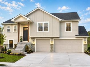 515 Skyview Ln, Liberty, MO 64068