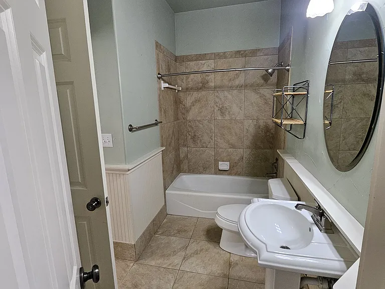 2505 Cambridge Dr — Photo 6