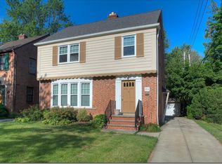 2416 Fenwick Rd, University Hts, OH 44118