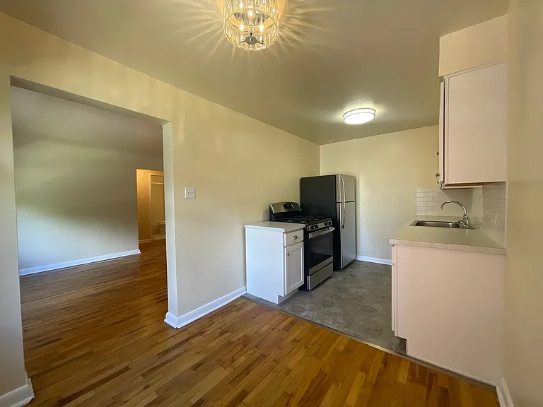 Don Edward Apartments — Photo 24