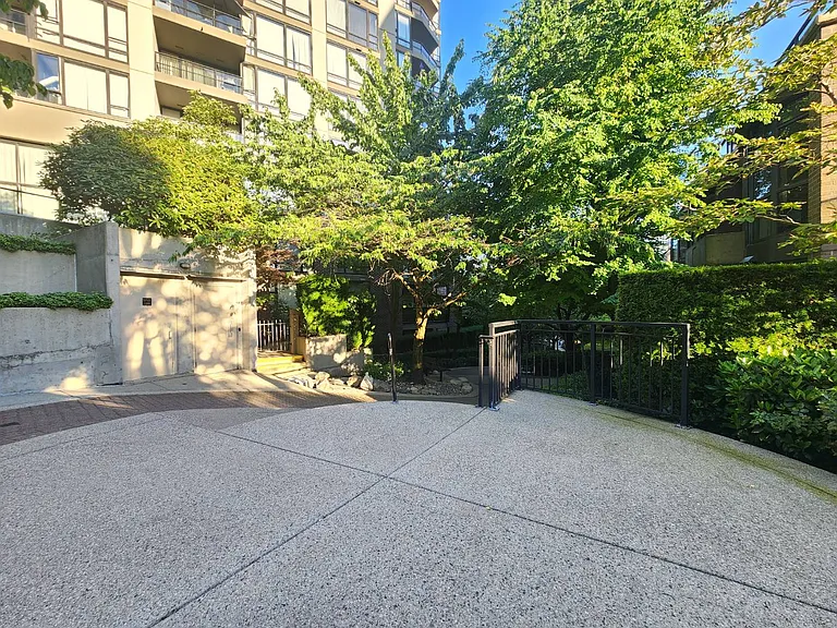 151 W 2nd St #1903 — Photo 16