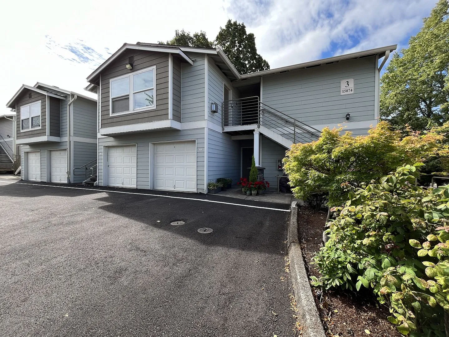 Charming Studio Condo in Portland!! Located in Bethany Village w/ Washer + Dryer Included!! — Photo 2